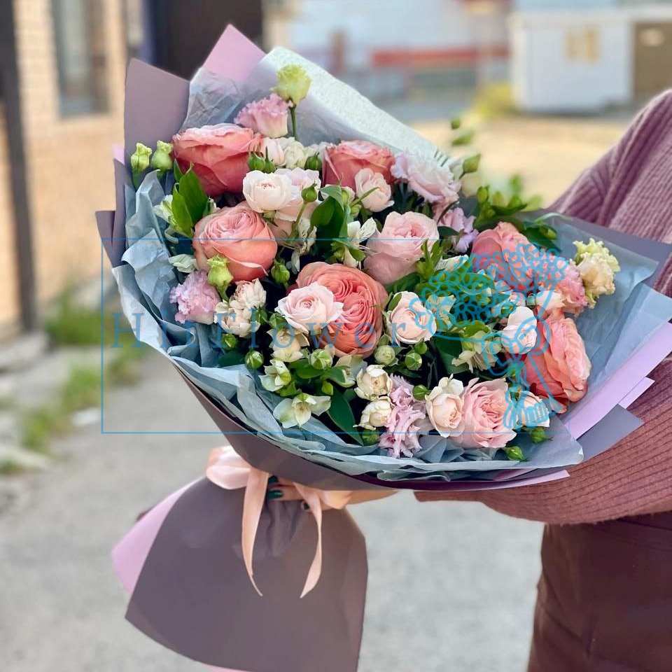 Букет цветов Легкий и воздушный Букет цветов из: Розы и Лизиантусы